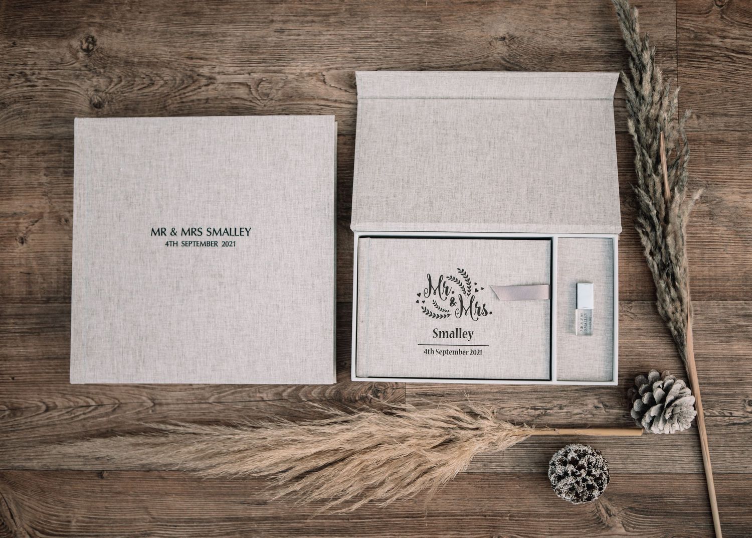small album with usb and presentation box