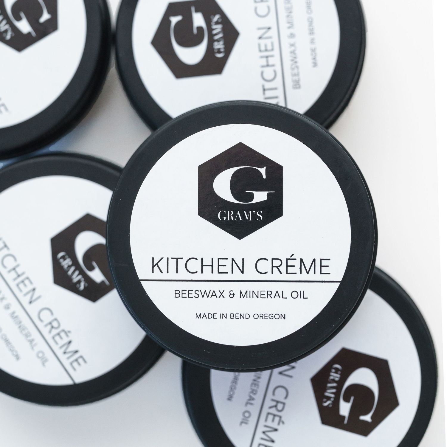 cutting board creme, product photography.