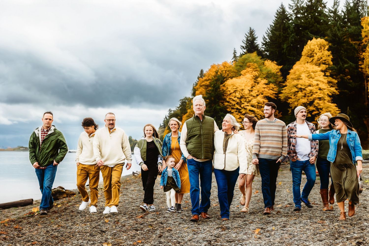 extended family photo session at Owens Beach in Tacoma