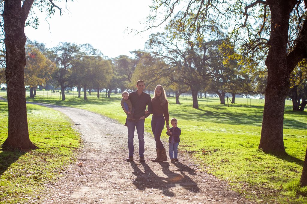 gunnii sack photography, family photos, mom of boys, county photos, paloma ca, calaveras county, oak trees, family ranch