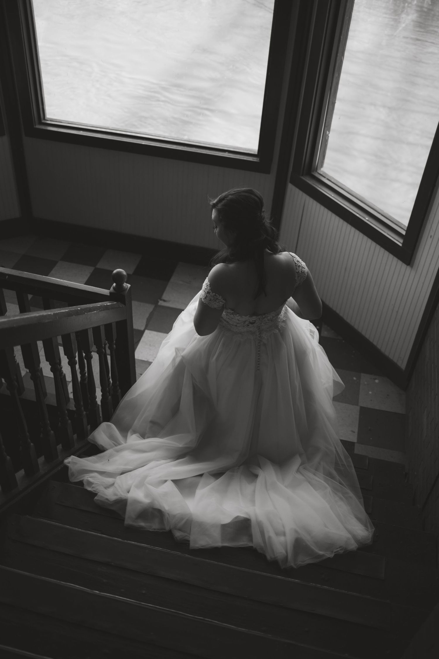 On Que Photography Dominique Renn Ohio Cincinnati Bethel BLACK AND WHITE BRIDE AND GROOM FIRST LOOK