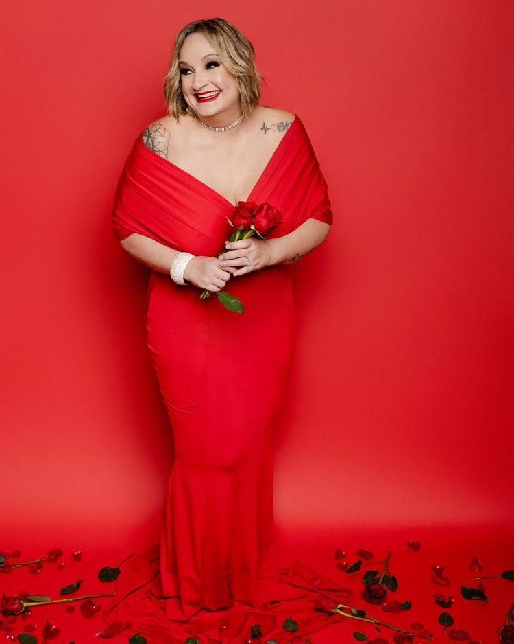 birthday photoshoot in okc oklahoma with soft glam and red lipstick
