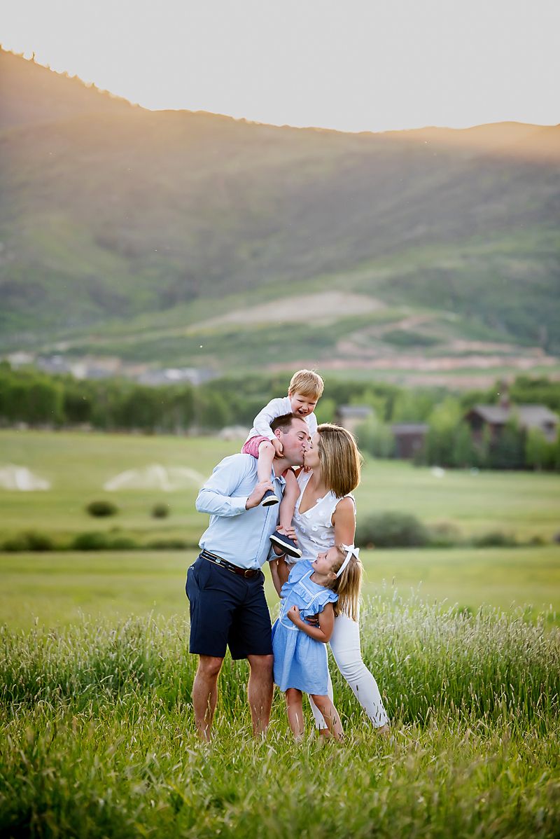 Park city photographer Michelle Ellsworth specializes in family portraits at Mcpolin Barn