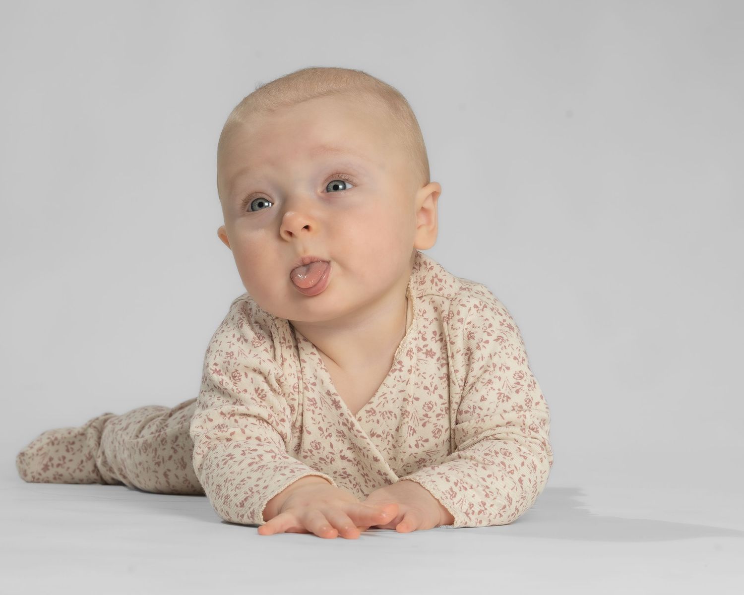 Babyfotografering i Jægerspris – sødt studieportræt af baby. Professionel babyfoto i Frederikssund og Nordsjælland