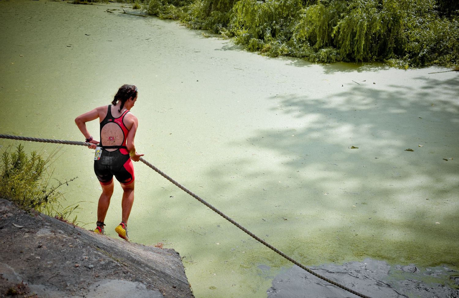 Mulher a  correr na prova de triatlo (Xterra) evento desportivo, realizado na golegã, Portugal, todos os anos.