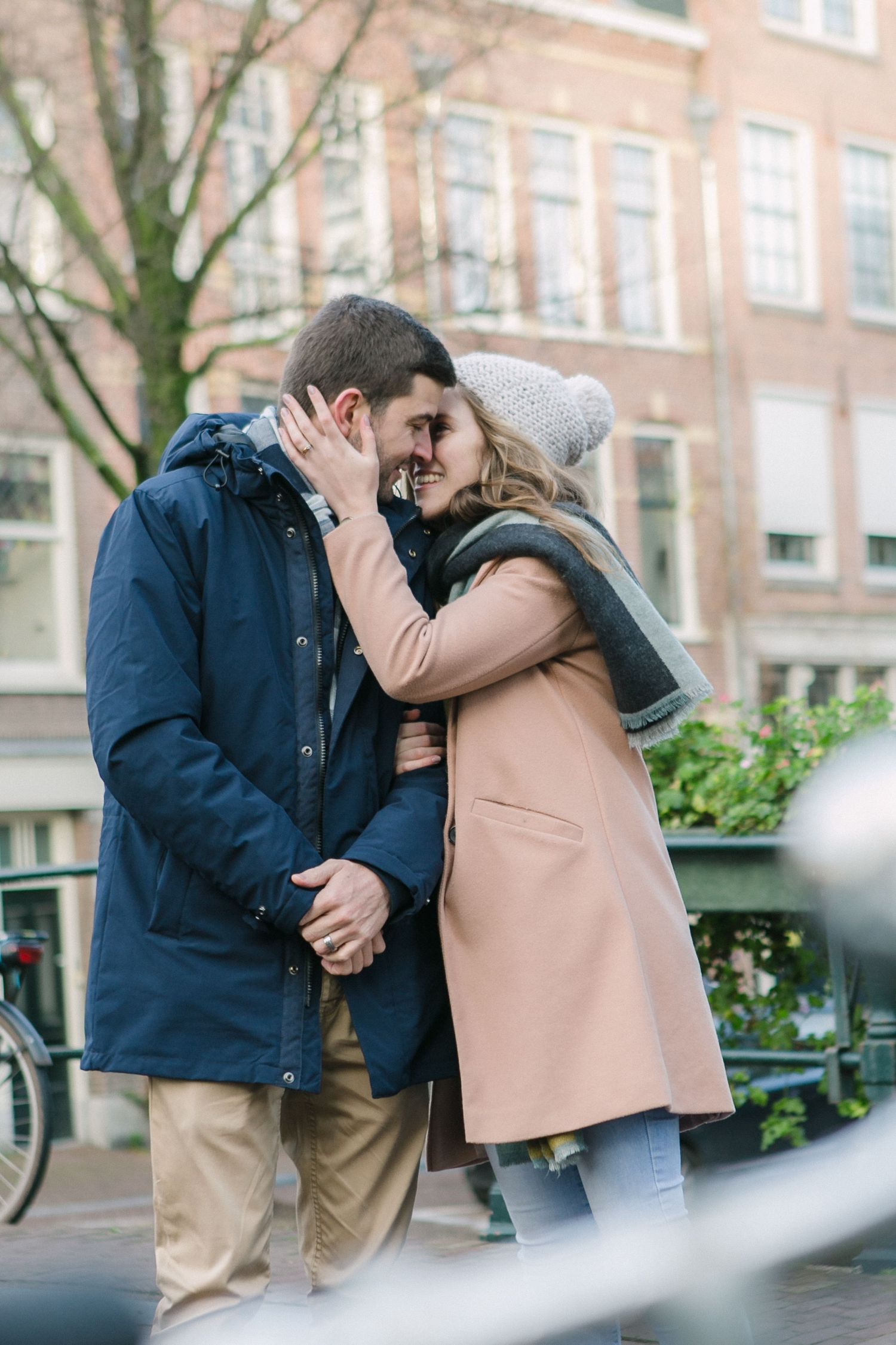 Tina & Ricardo walking the icy 9e Straatjies steers in Amsterdam.