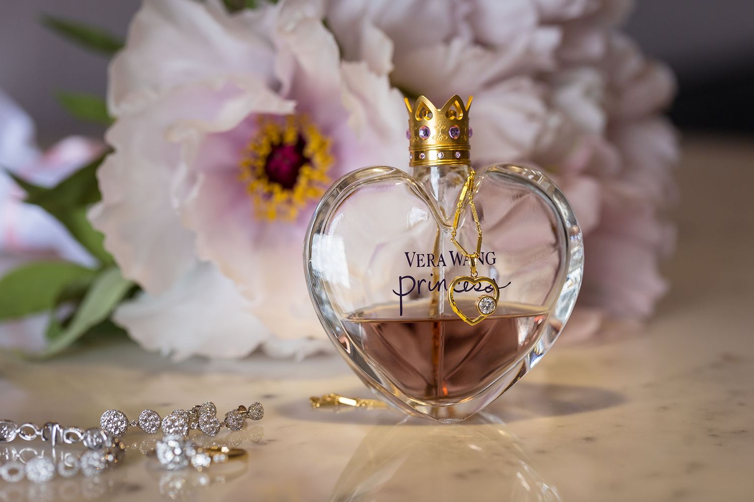 Wedding flowers and Perfume at De Bortoli Rutherglen Estate captured by Jason Robins