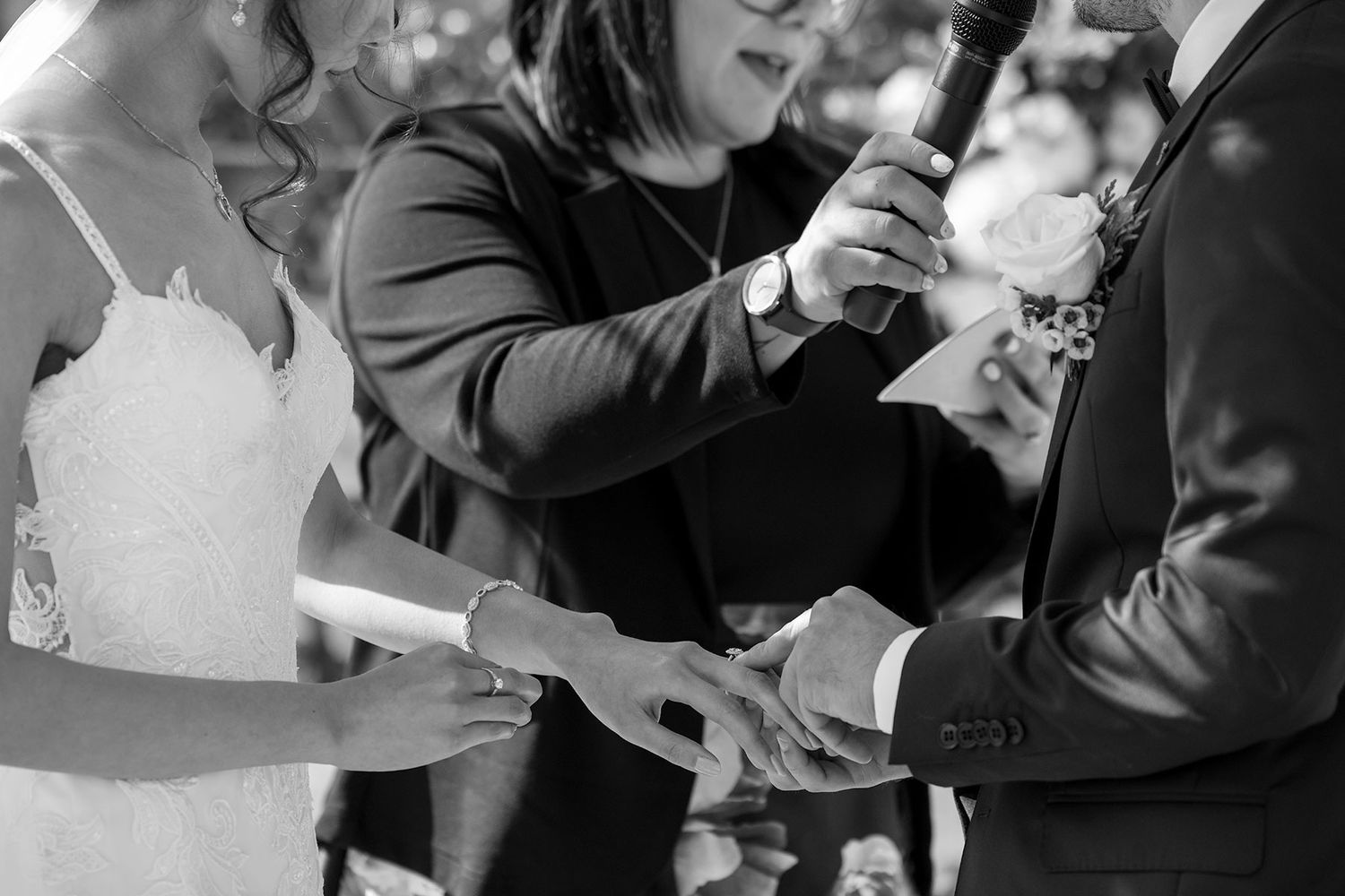 Bride and Groom exchanging their wedding vows at De Bortoli Rutherglen Estate captured by Jason Robins Photography