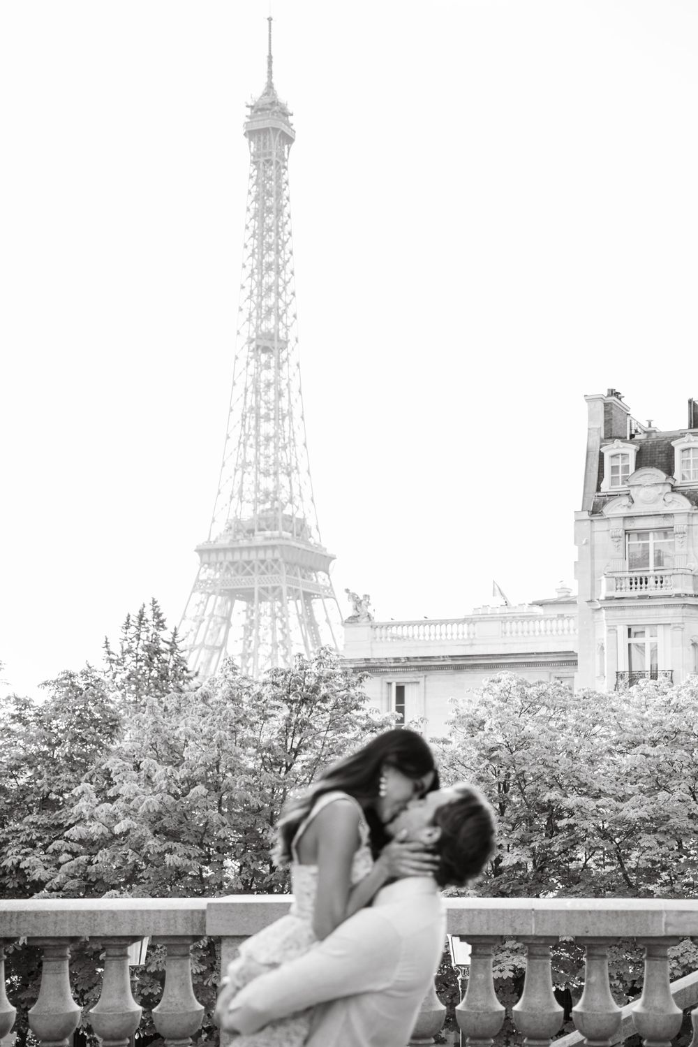 Destination Wedding and Couple photographer captures romantic session in Paris