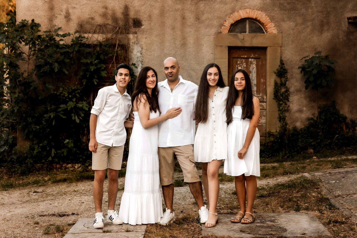 Family Session in Tuscan Villa - living their best life