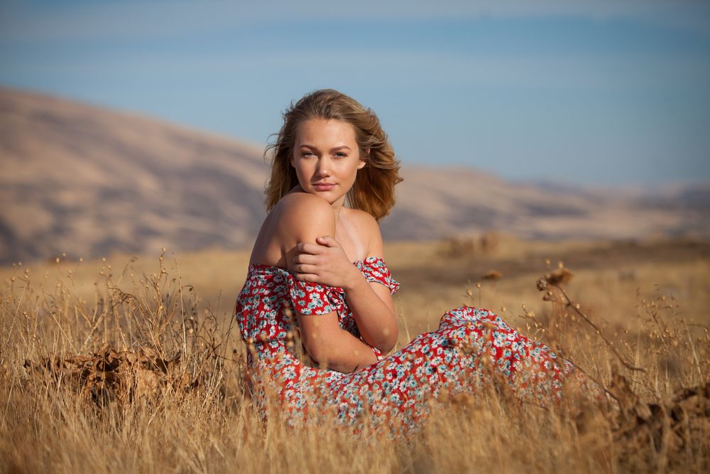 Pacific Northwest senior portraits capturing natural beauty, authentic moments, and timeless outdoor senior photography in the PNW.