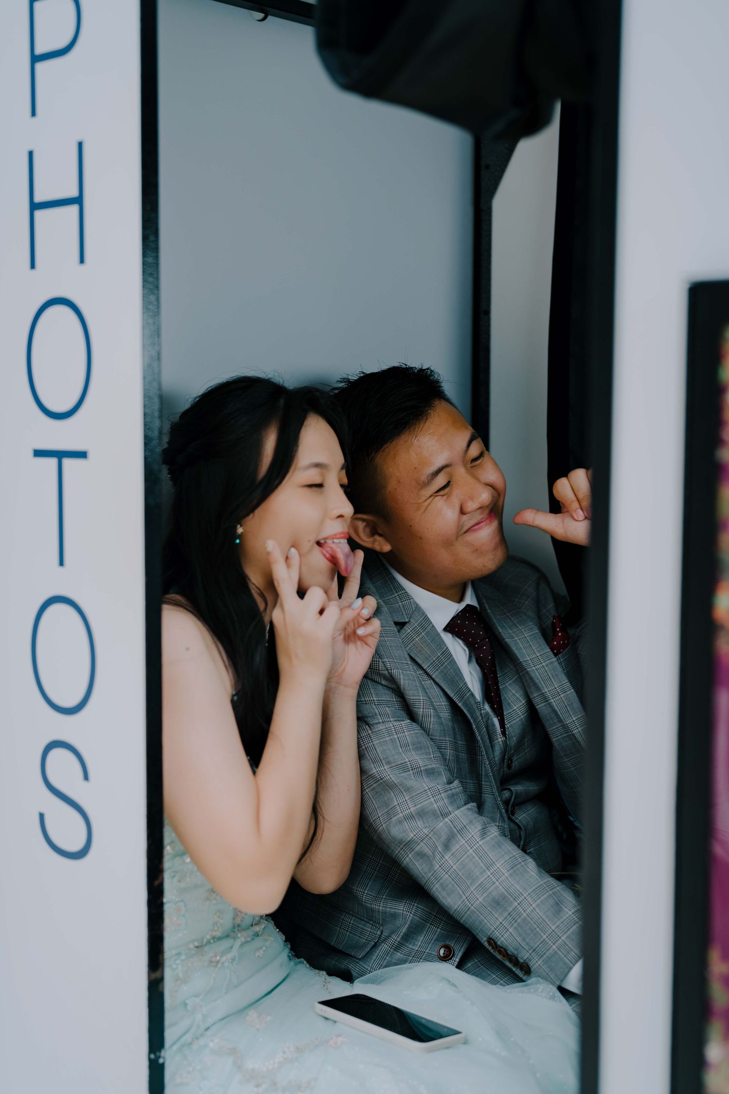 whimsical and candid wedding photography at singapore national museum by a documentary-style wedding photographer
