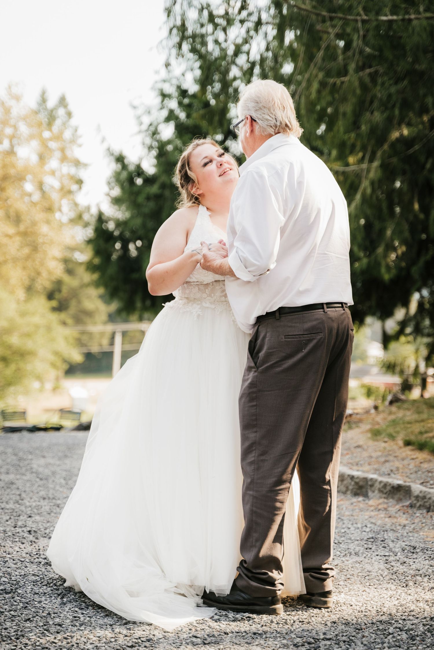 daddy and bride dance in snohomish at her wedding