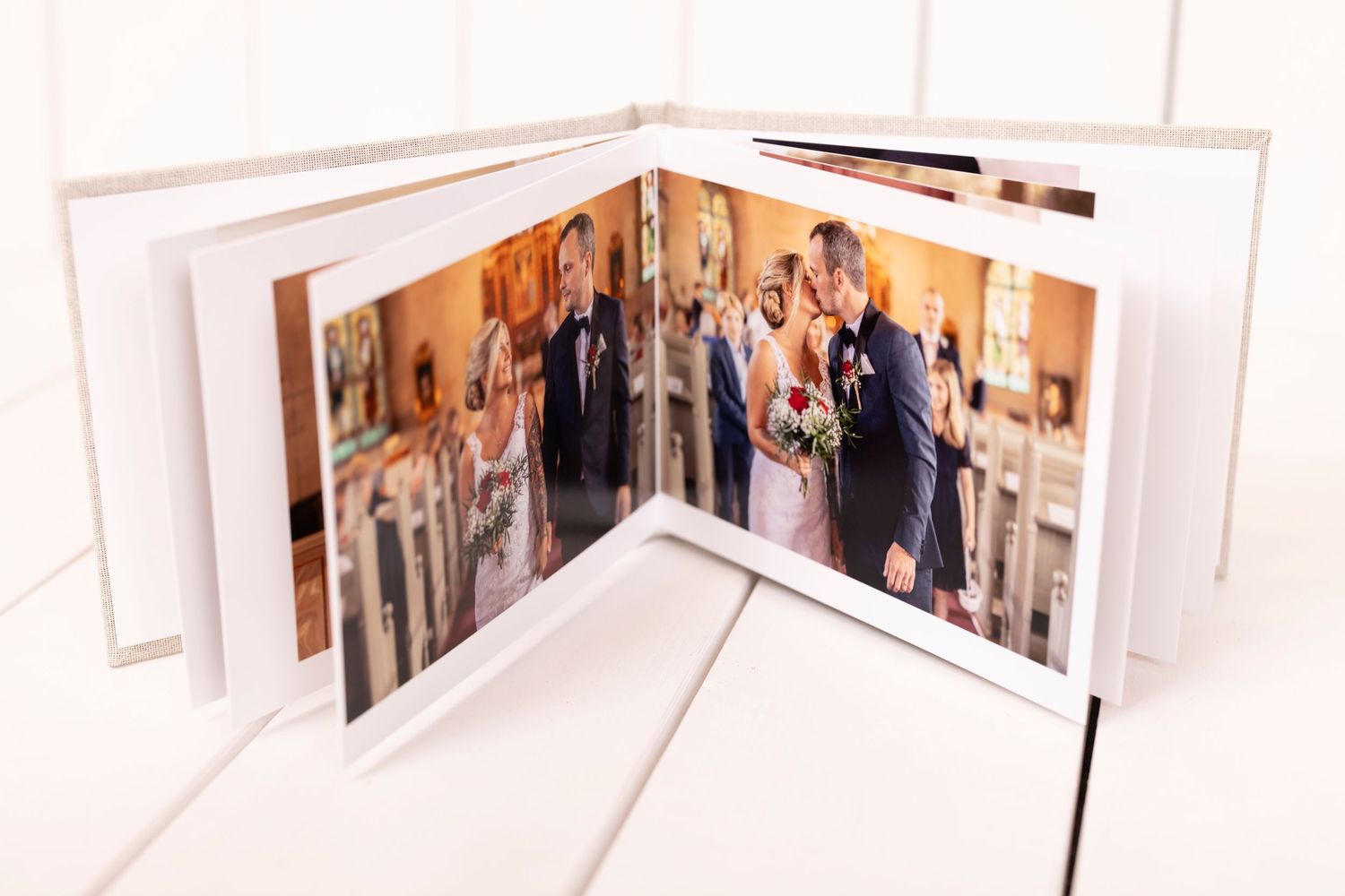 fotograf Värmland Kristinehamn bröllopsfotograf nyföddfotografering gravidfotografering familjefotografering studiofotografering körkort