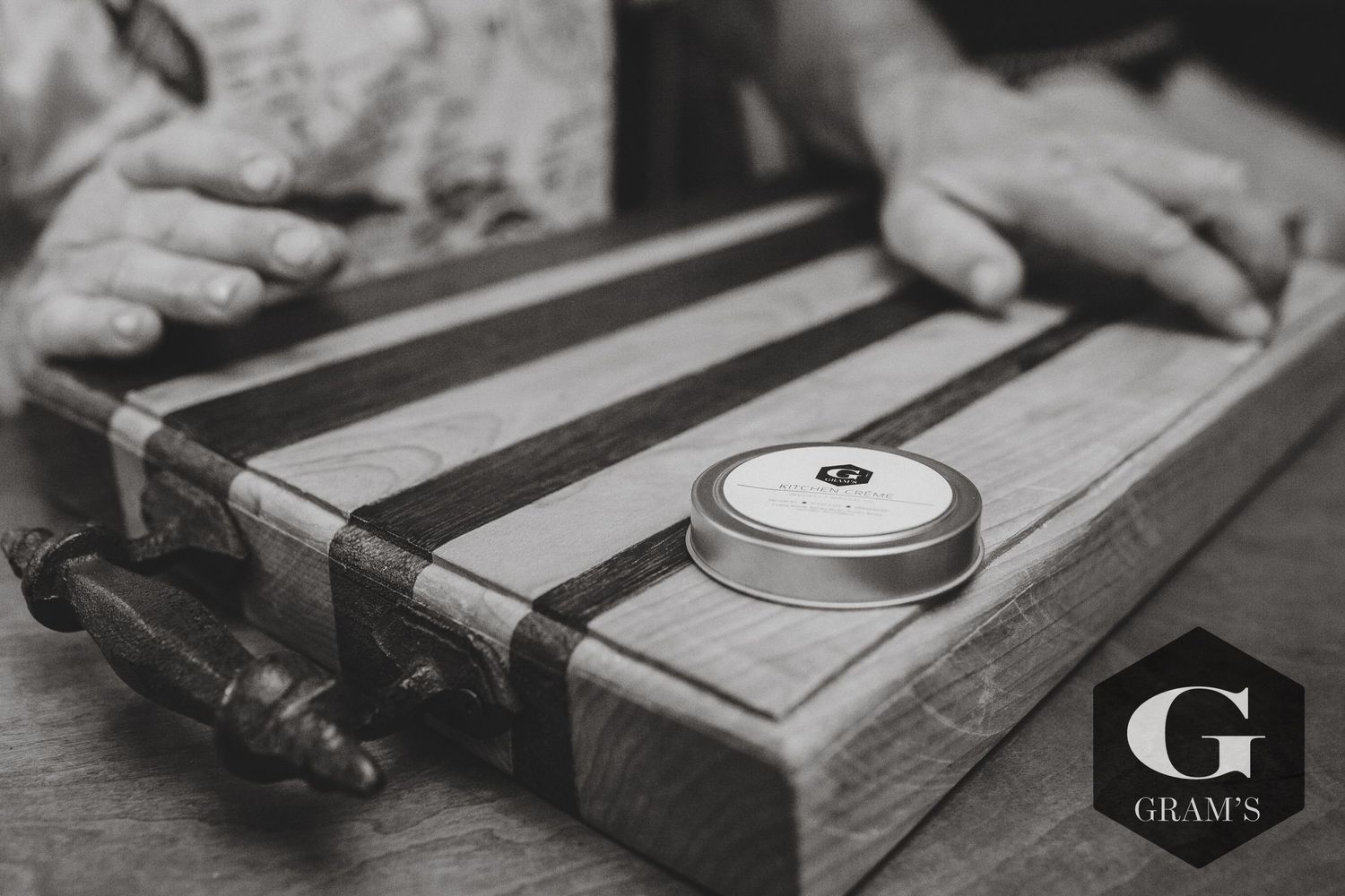 Oiling a cutting baord.