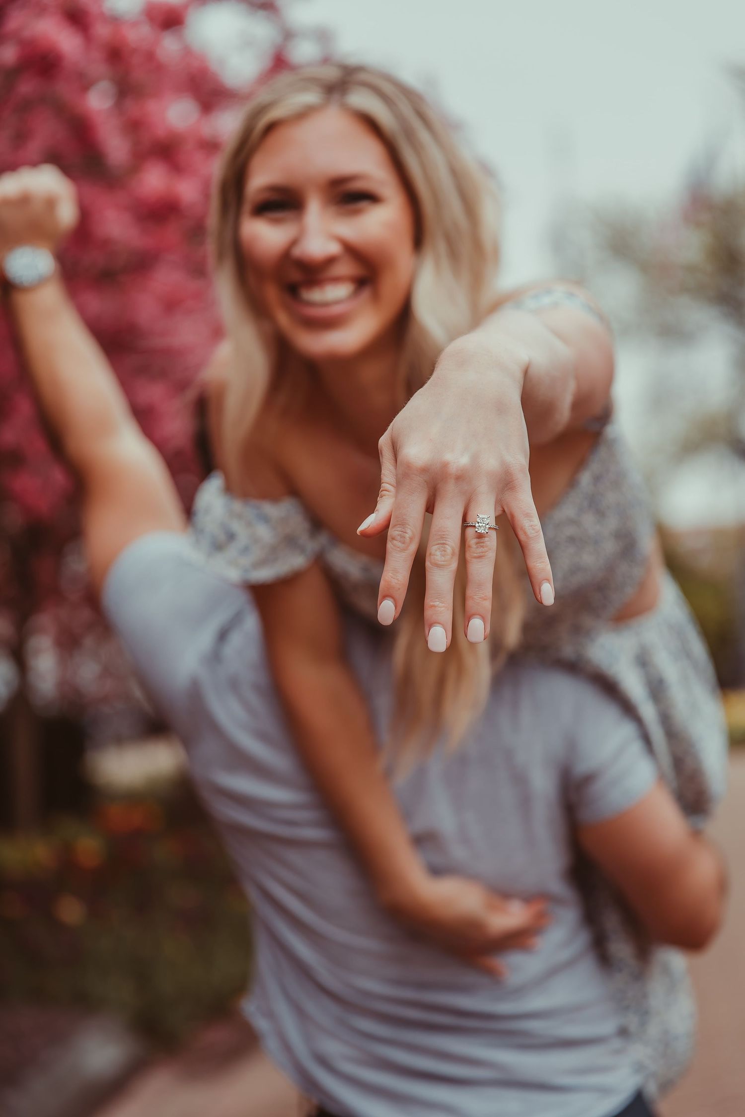 spring flowers engagement session naperville illinois chicago photographer