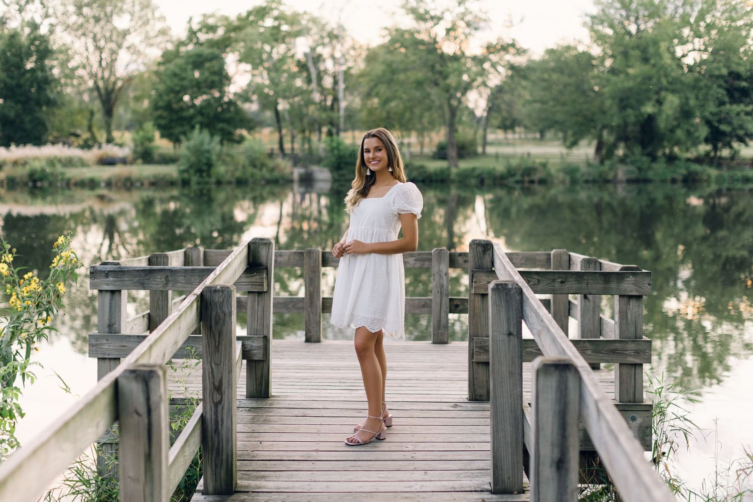 Wisconsin High School Senior Photo of Girl by lake in beloit