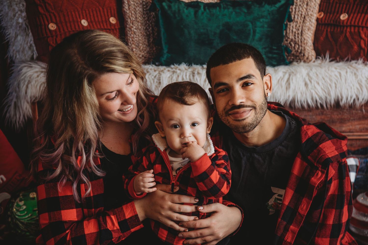 Christmas holiday winter mini sessions studio local buffalo ny wny east aurora booking 2023