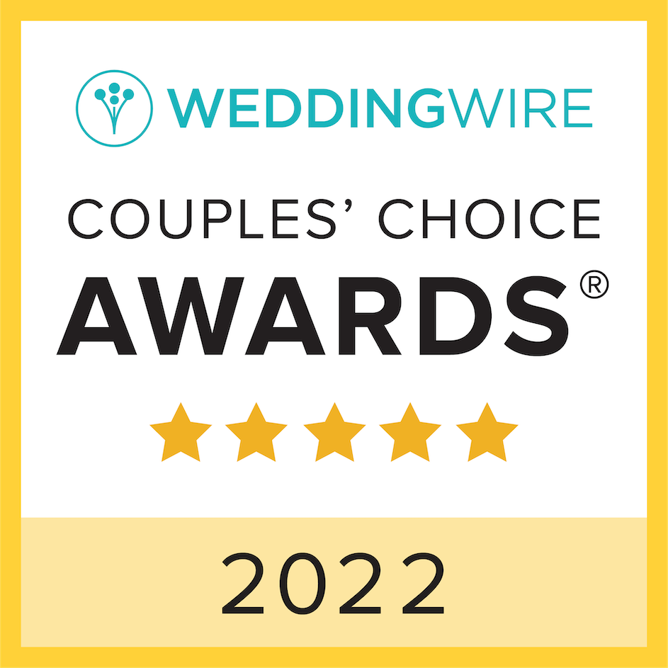 WeddingWire Couples Choice Awards 2022 badge with five gold stars on white and yellow background.