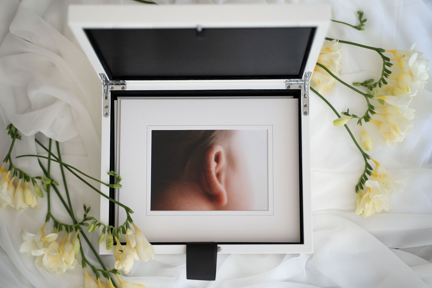 Hochwertige Fotobox weiss mit Foto von Baby