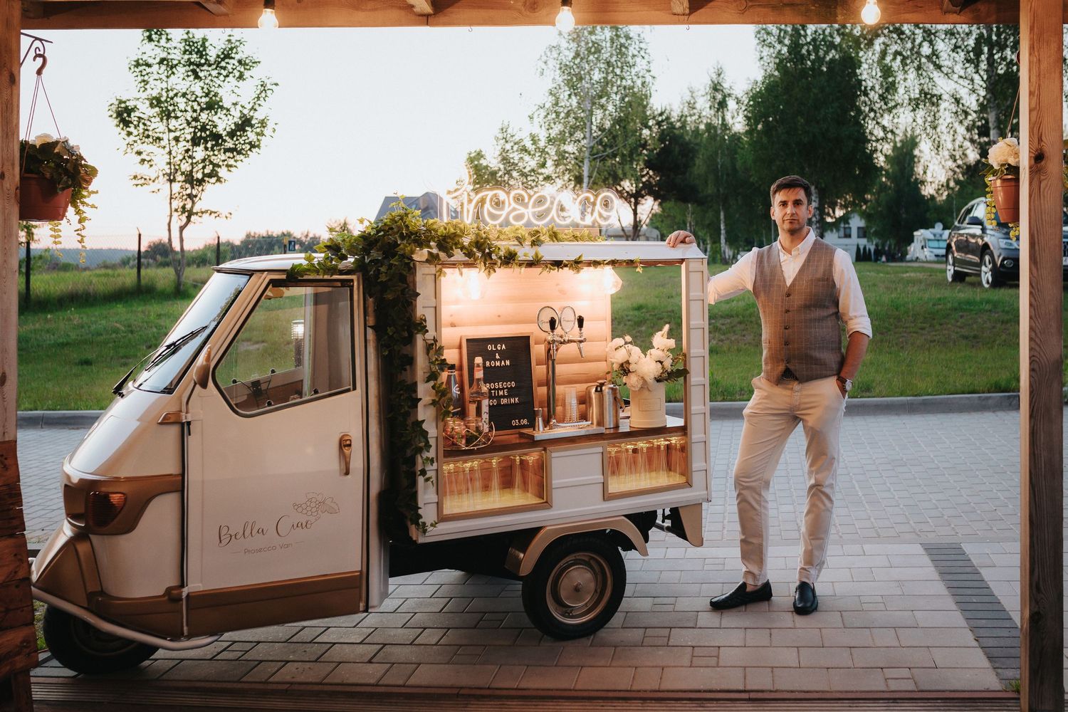 Prosecco van na weselu. Barman grzegorz i jego bar. Grzegorczyk Wojciech fotograf ślubny