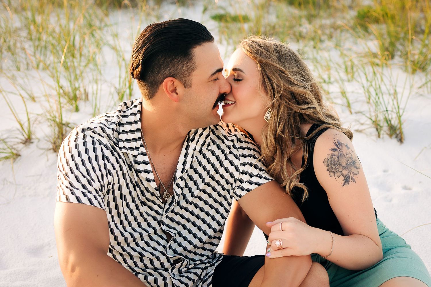 couple kissing in Navarre Beach