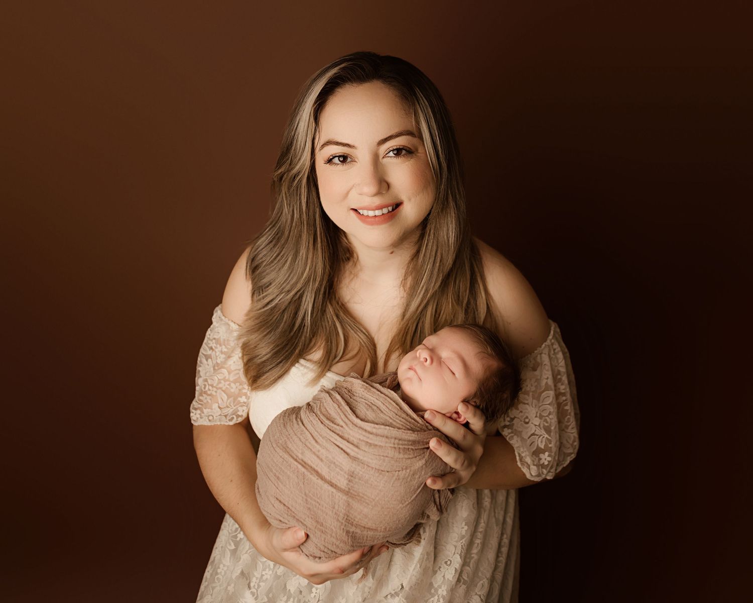 Parent posing in newborn photoshoot in Moreno Valley ca