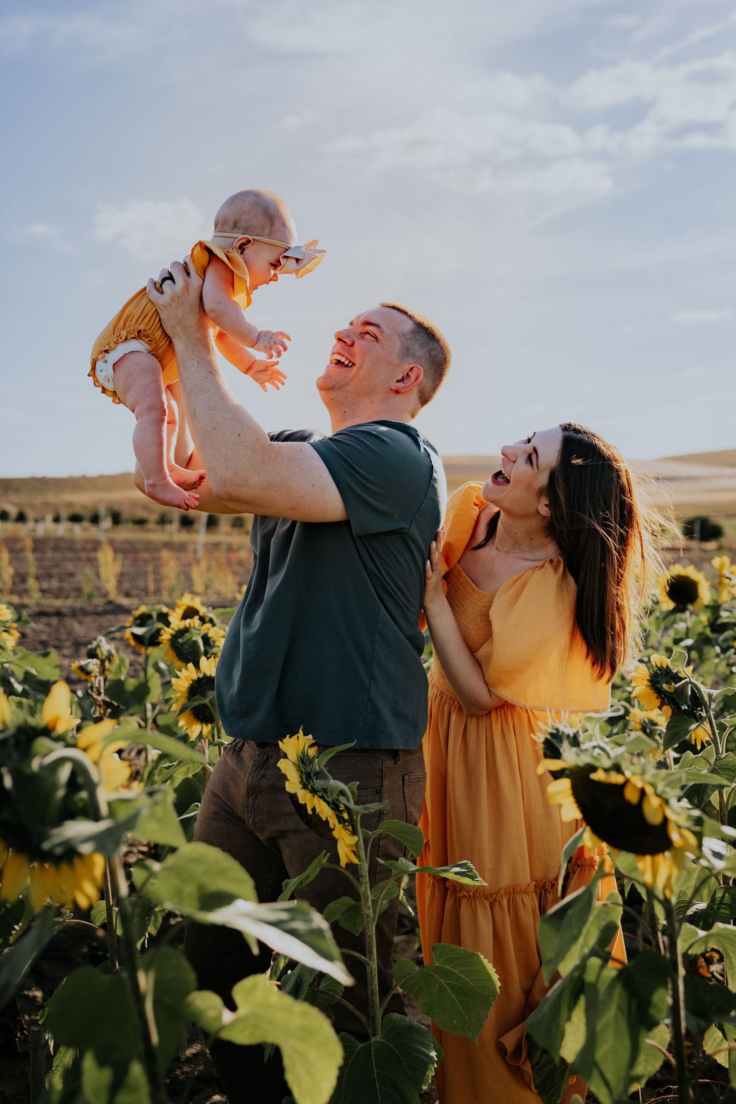 Sunflower Magic: Family & Couple Mini Photo Sessions at Southern Hill Farms in Clermont, FL
