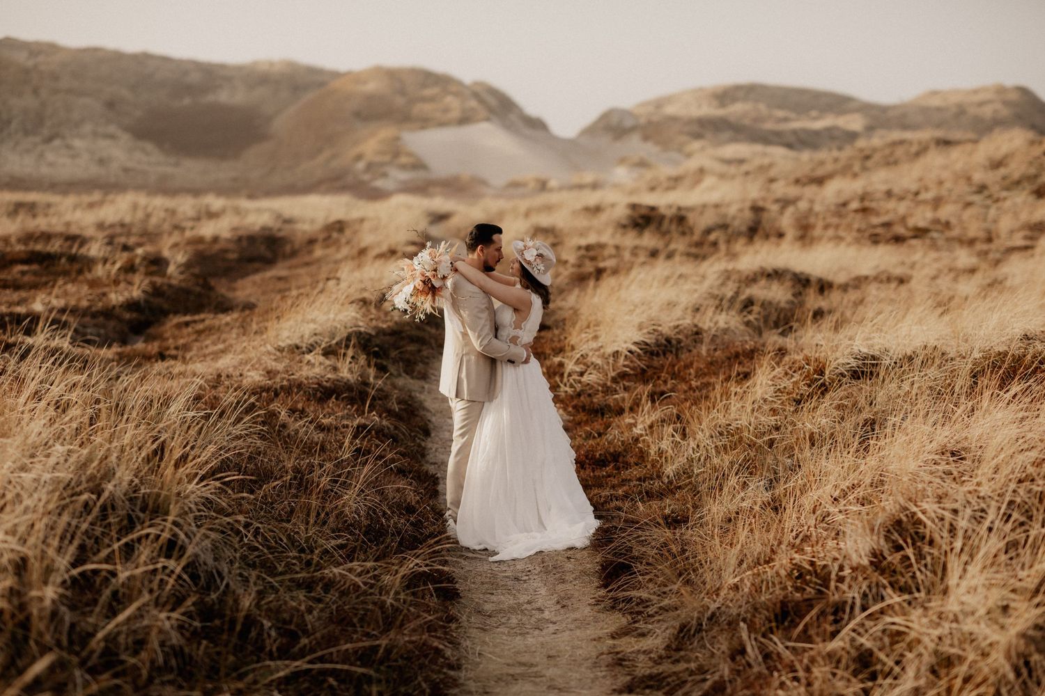 Vanessa und José in den Dünen von Dänemark