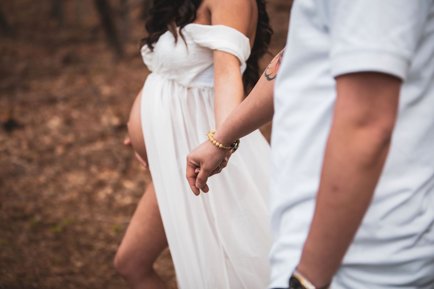 Lovely maternity photoshoot in Wickham Park, Connecticut by CMEDINA PHOTOGRAPHY. Reserve yours! Contact us today.