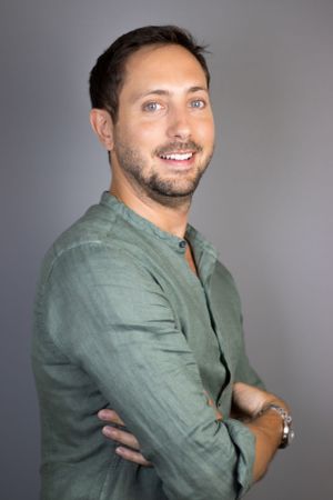 retrato de hombre para perfil de LinkedIn