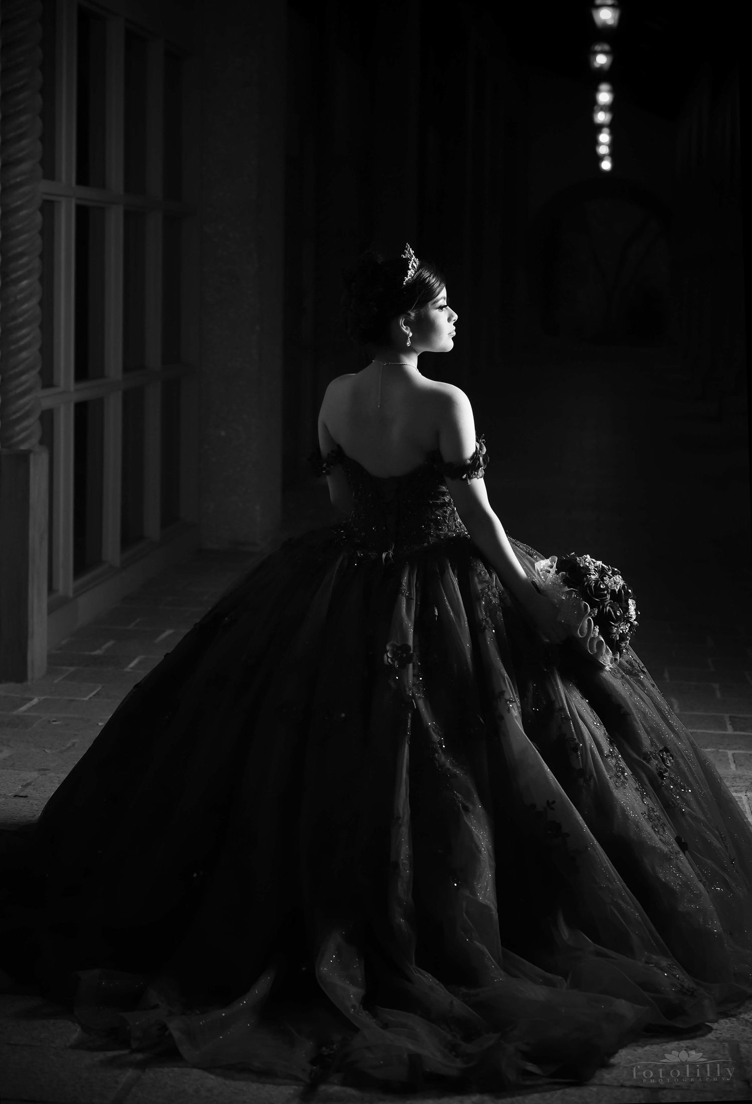 Dallas Fort Worth quinceañera portraits of Emma in a blue quince dress photographed by Fotolilly Photography on location