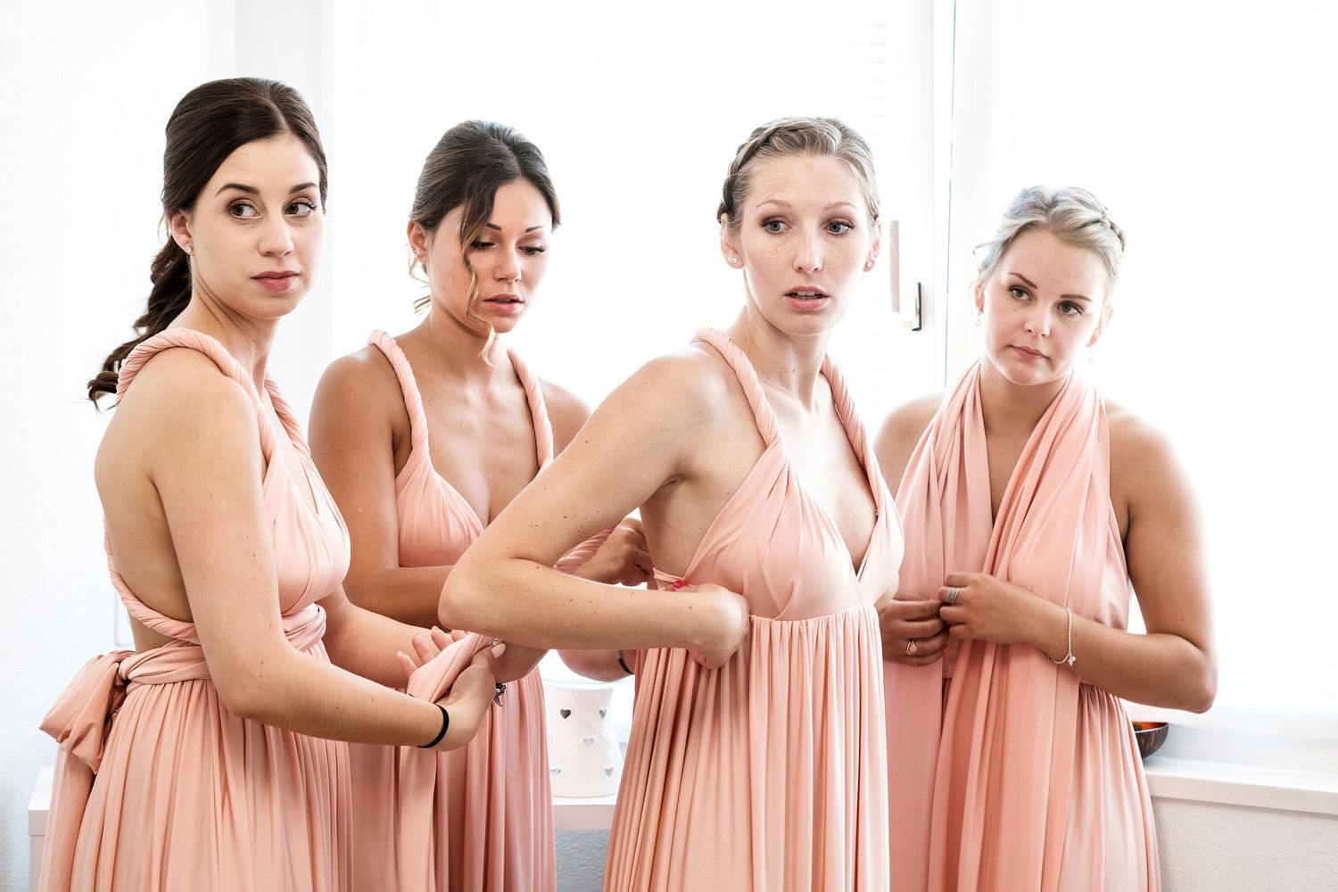 TLOOK photographe de mariage de style documentaire, préparatifs de la mariée demoiselles d'honneur