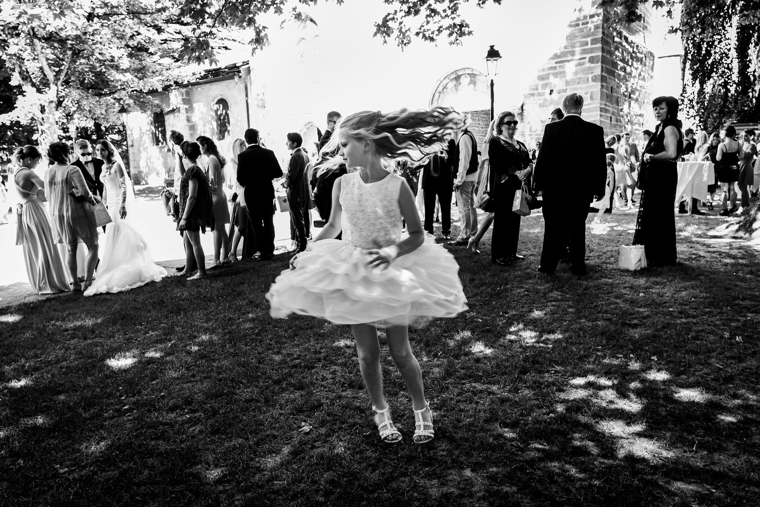 TLOOK photographe de mariage de style documentaire, Cathédrale Notre-Dame de Sion portraits