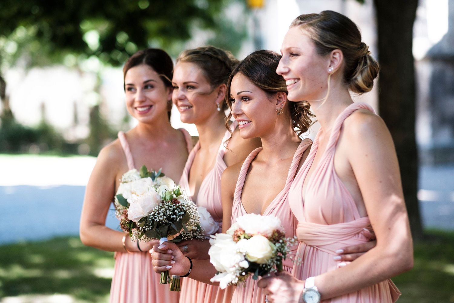 TLOOK photographe de mariage de style documentaire, Cathédrale Notre-Dame de Sion portraits des demoiselles d'honneur