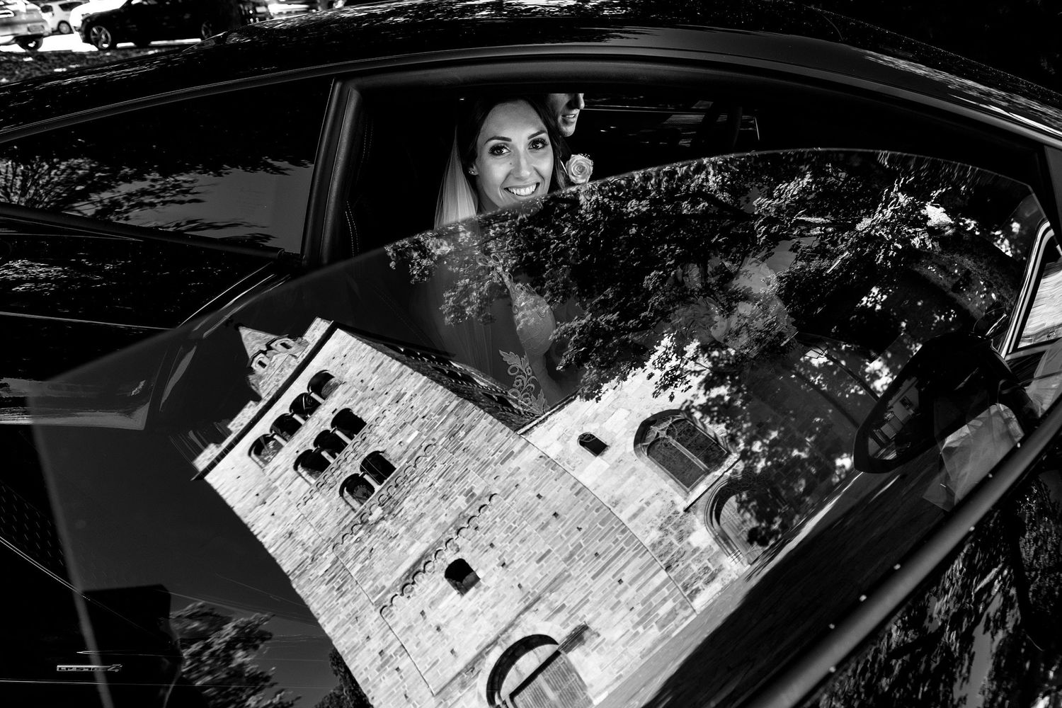 TLOOK photographe de mariage de style documentaire, Cathédrale Notre-Dame de Sion cortège