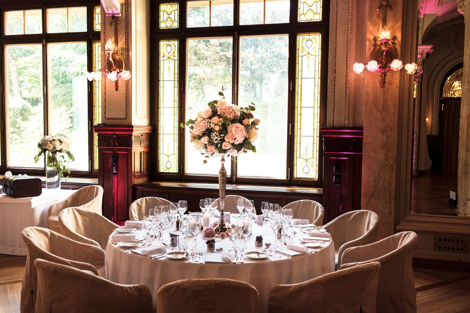 TLOOK photographe de mariage de style documentaire, Beau Rivage Palace à Lausanne décoration de la salle