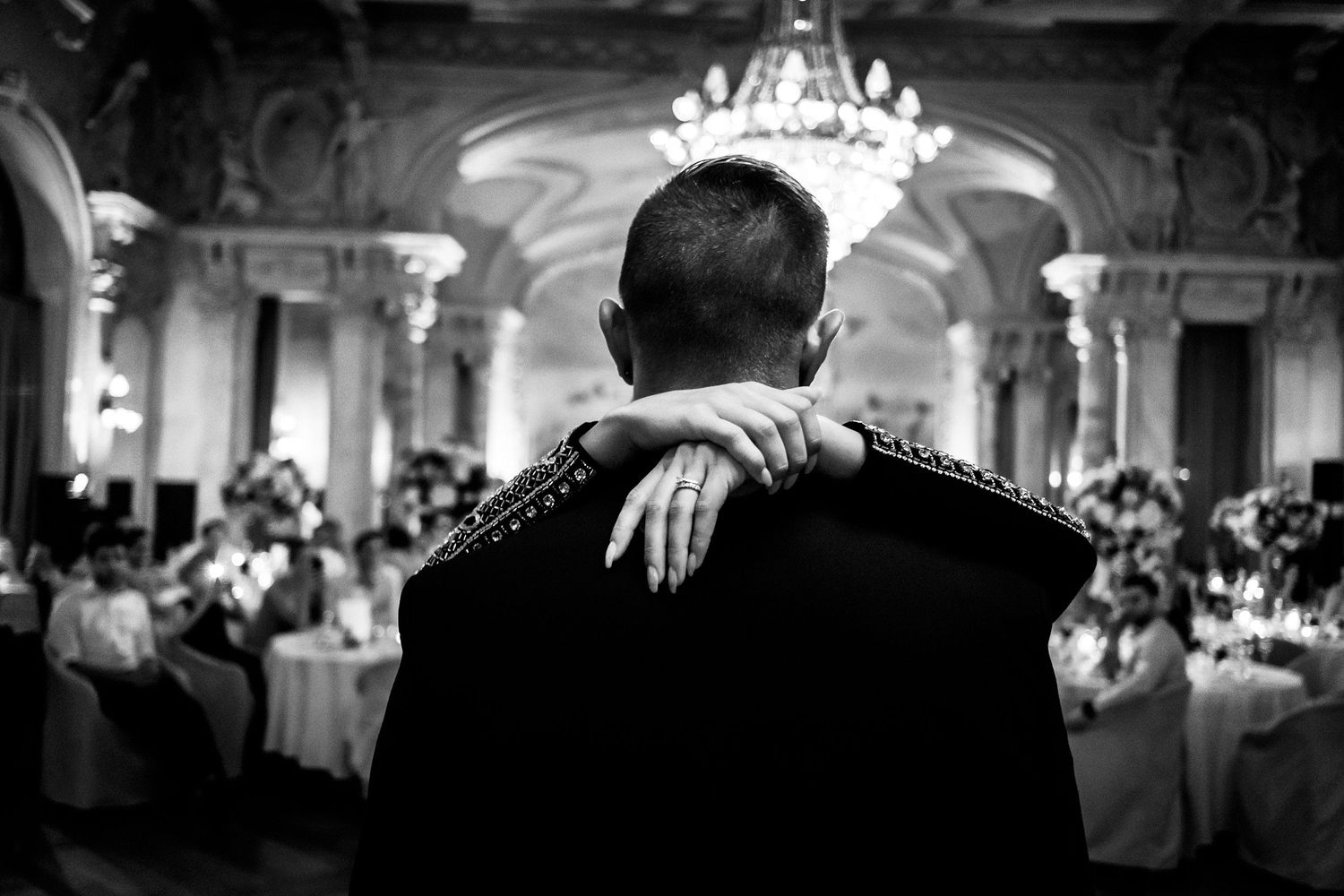 TLOOK photographe de mariage de style documentaire, Beau Rivage Palace à Lausanne première danse des mariés