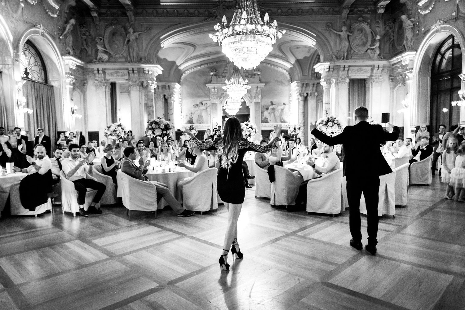 TLOOK photographe de mariage de style documentaire, Beau Rivage Palace à Lausanne première danse des mariés