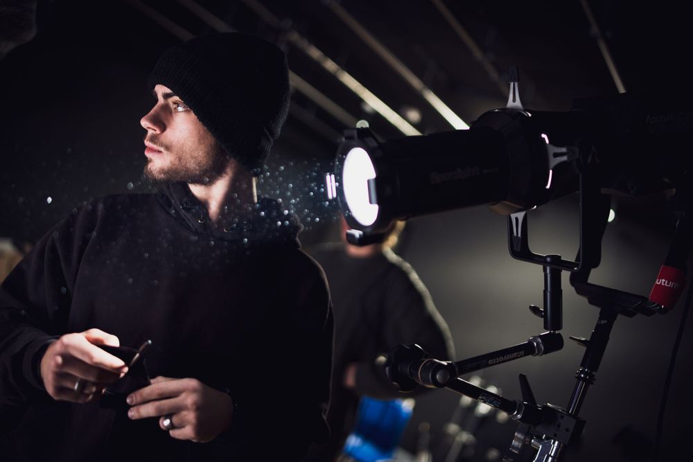 Photographer. Still photographer. Still photography. Behind the scene. Photographe plateau. Tournage cinema.