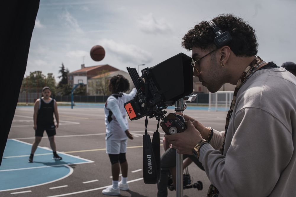 Photographer. Still photographer. Still photography. Behind the scene. Photographe plateau. Tournage cinema.
