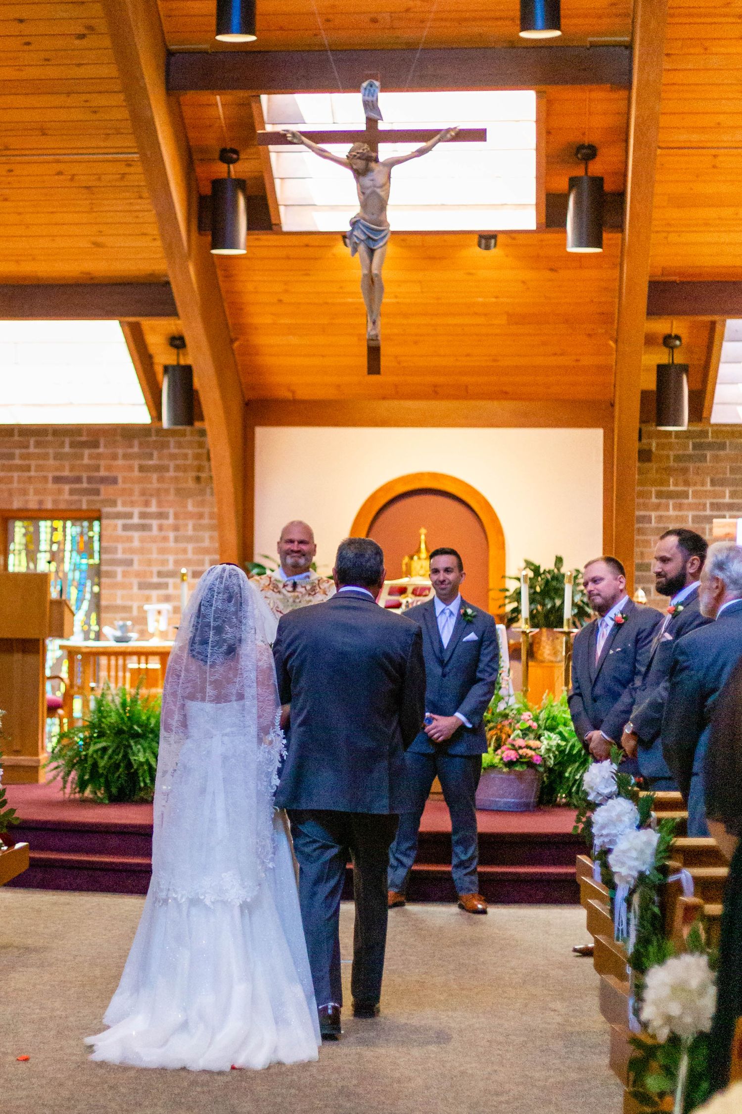 bride and her father walk down the aisle at a cleveland, ohio wedding