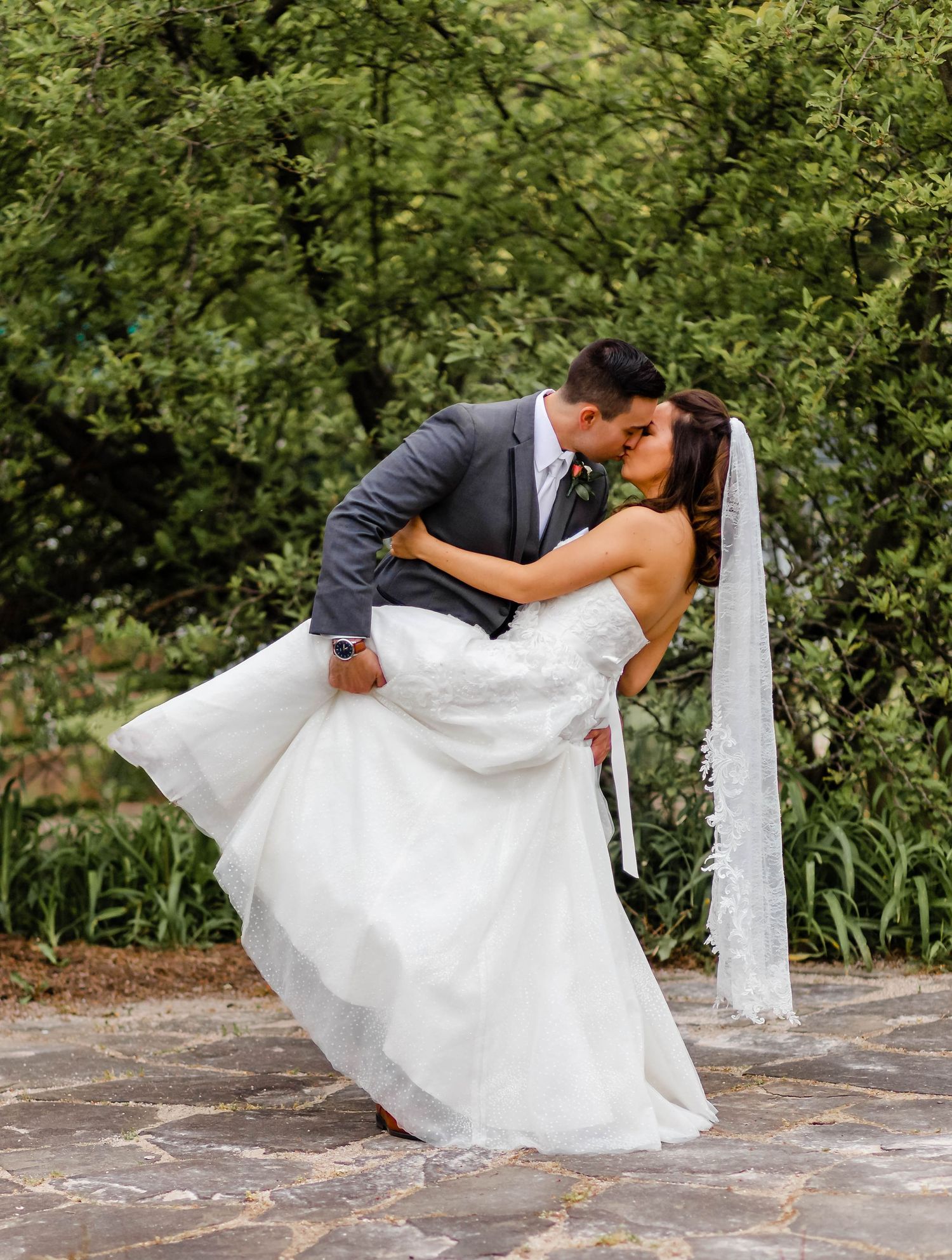 wedding couple posing for photos