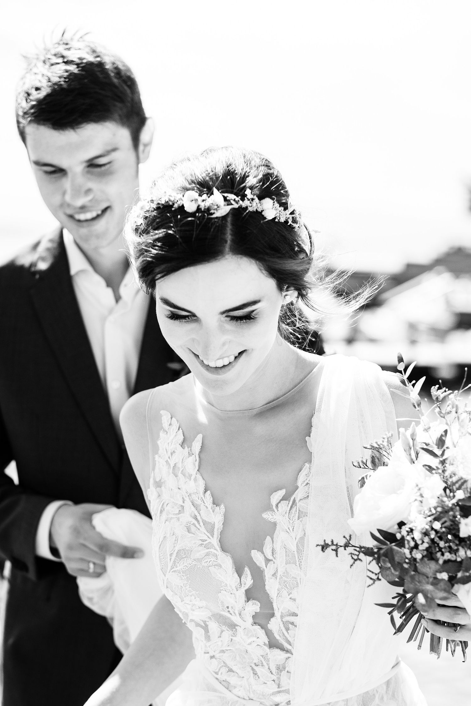 TLOOK photographe de mariage de style documentaire, portraits des mariés souriant