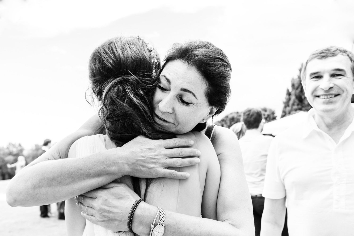TLOOK photographe de mariage de style documentaire, aux portes des iris cocktail sur la terrasse extérieure