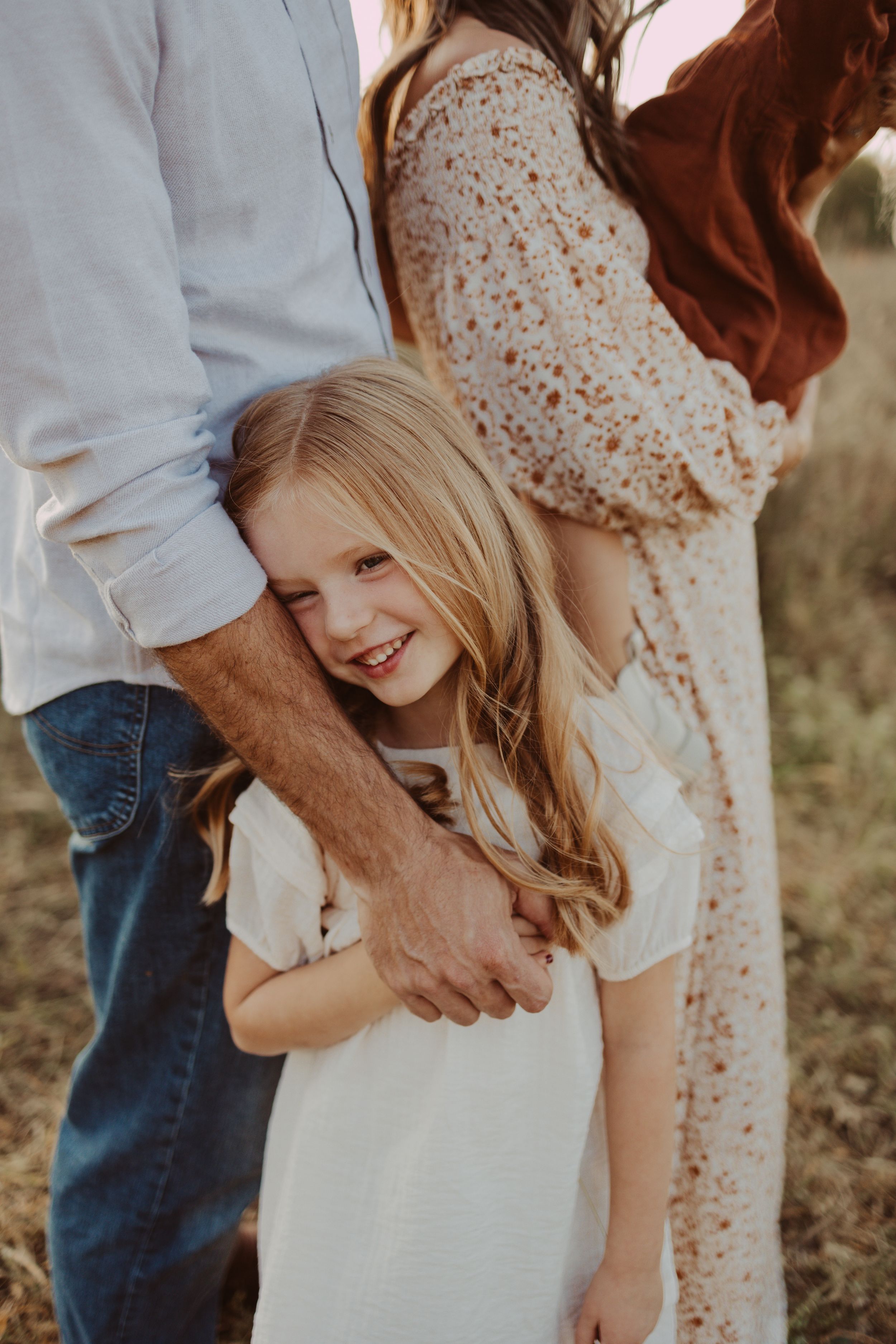 cuddling dads hand in the field photography family session