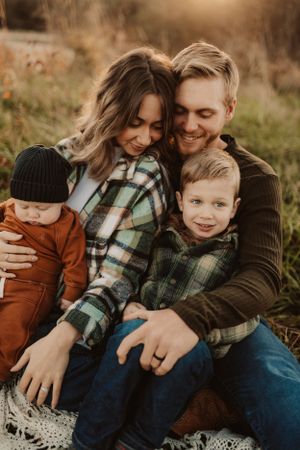 field snuggles with family photography