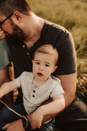 detailed photos during family photos
