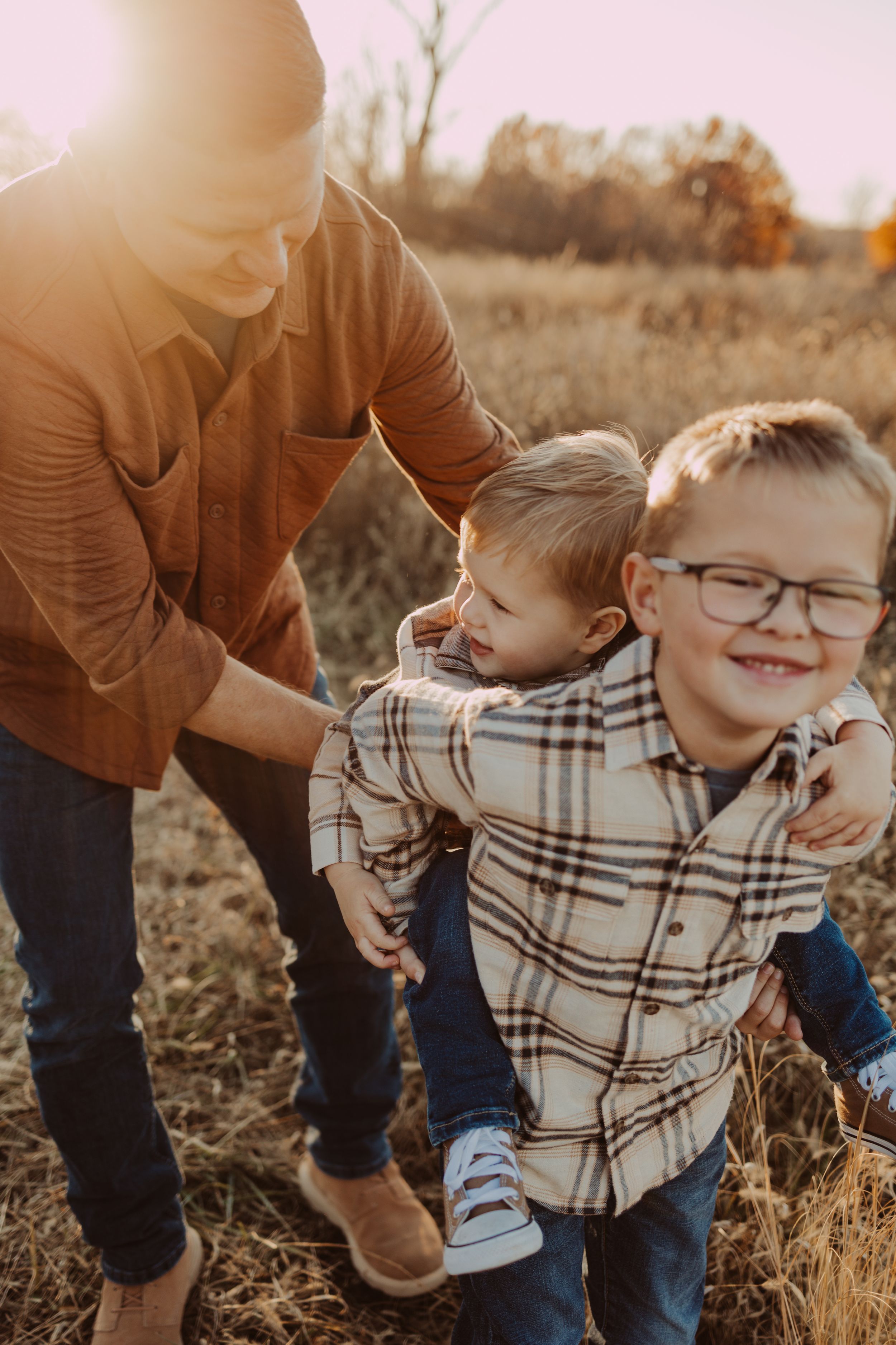 piggy back rides with sibling family session