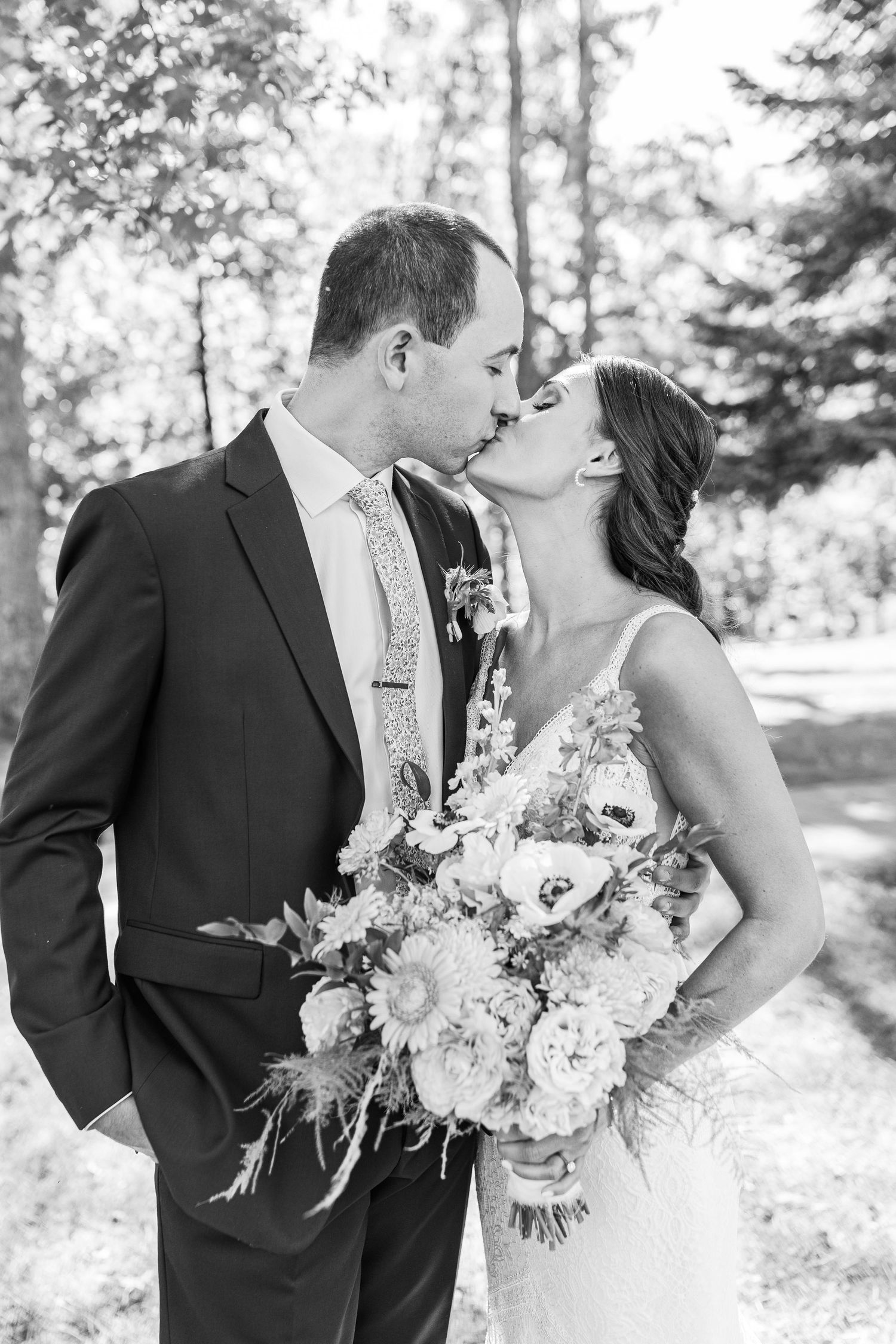 RUST MANOR HOUSE LEESBURG VIRGINIA WEDDING PICTURES BRIDE GROOM